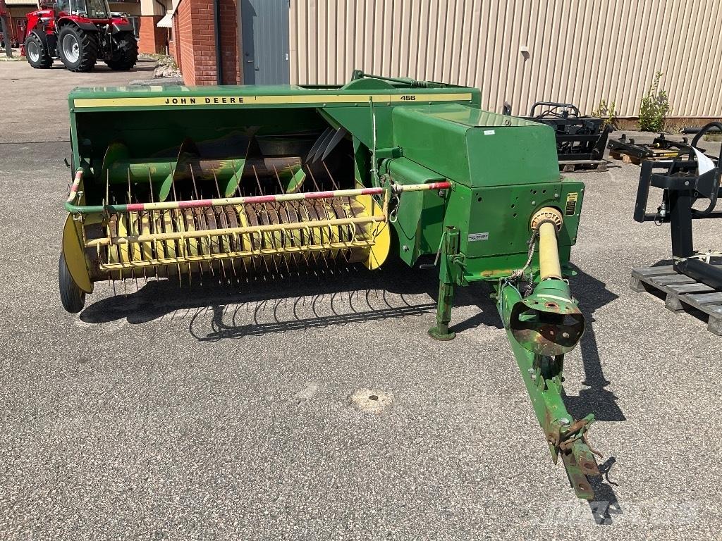 John Deere 440 Балопреси квадратни
