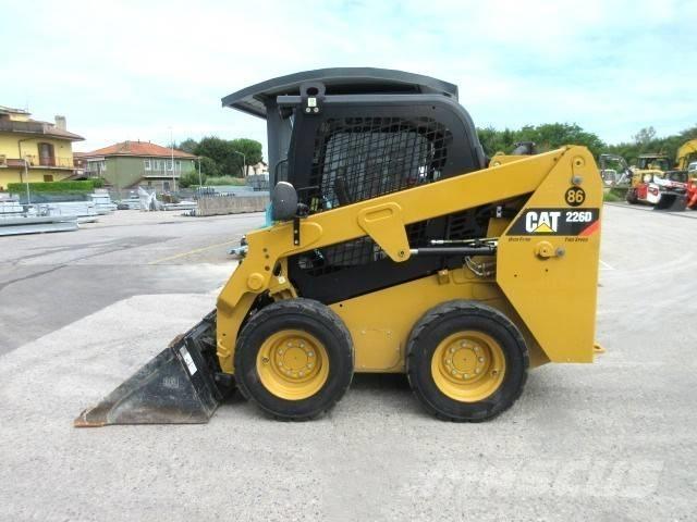 CAT 226 D Мини товарачи
