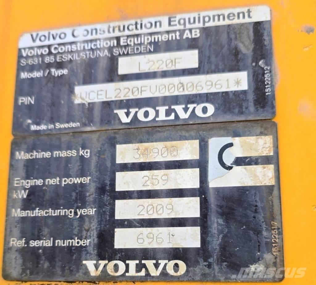 Volvo L 220 F Колесни товарачи