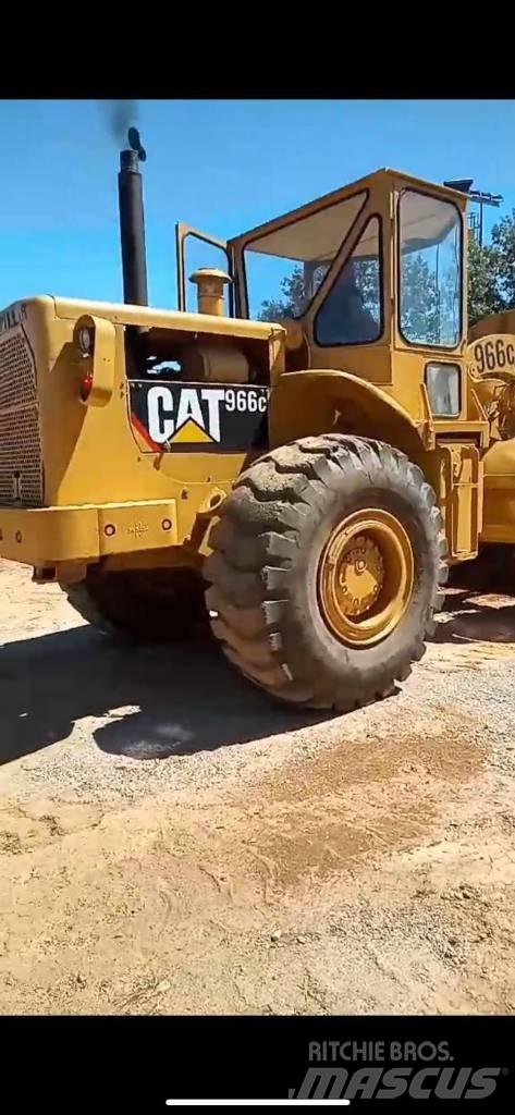 CAT 966C Колесни товарачи