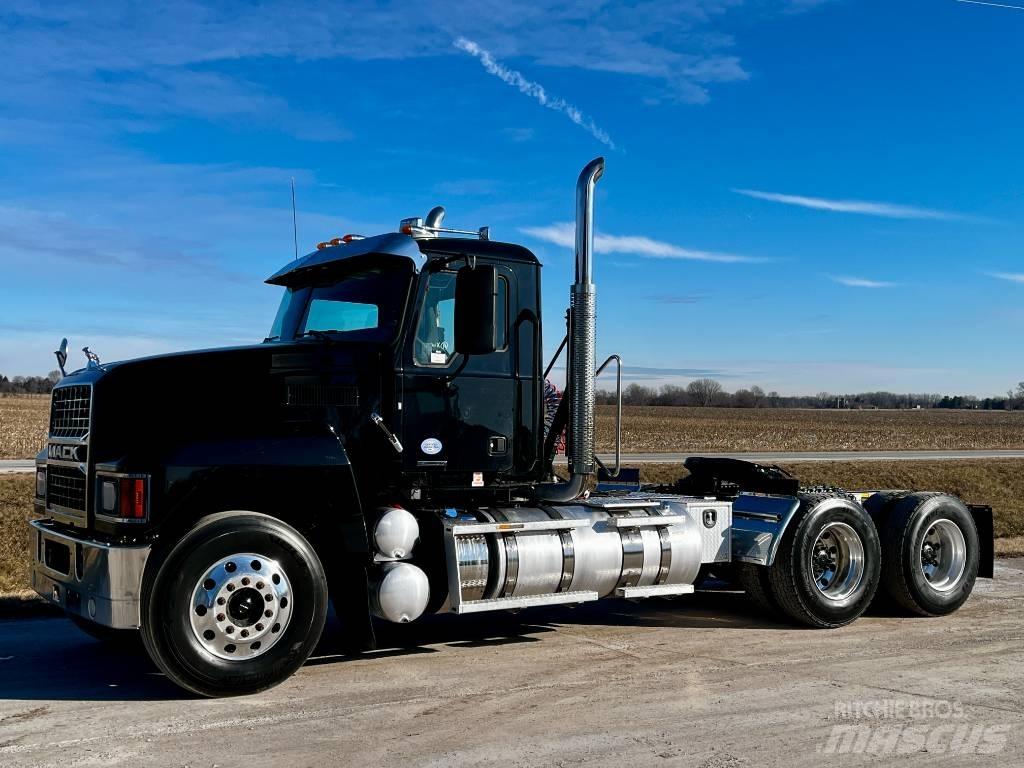 Mack Pinnacle Влекачи