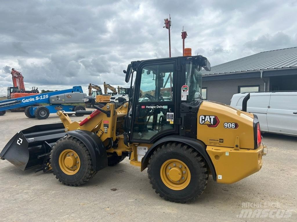 CAT 906 Колесни товарачи