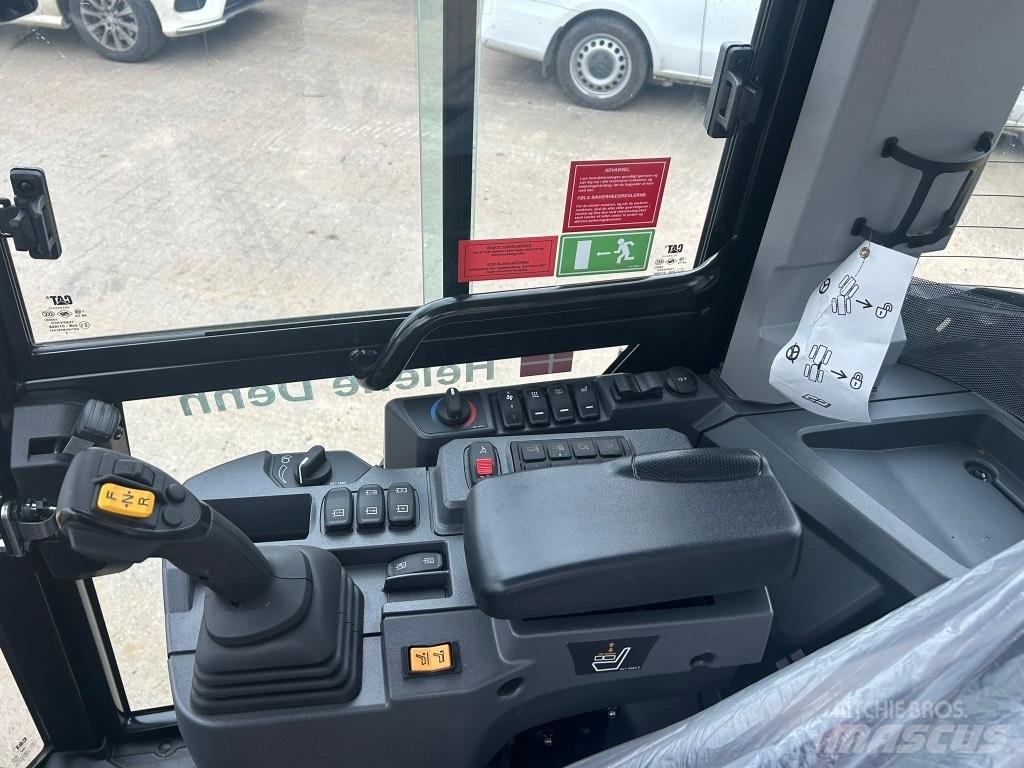 CAT 906 Колесни товарачи