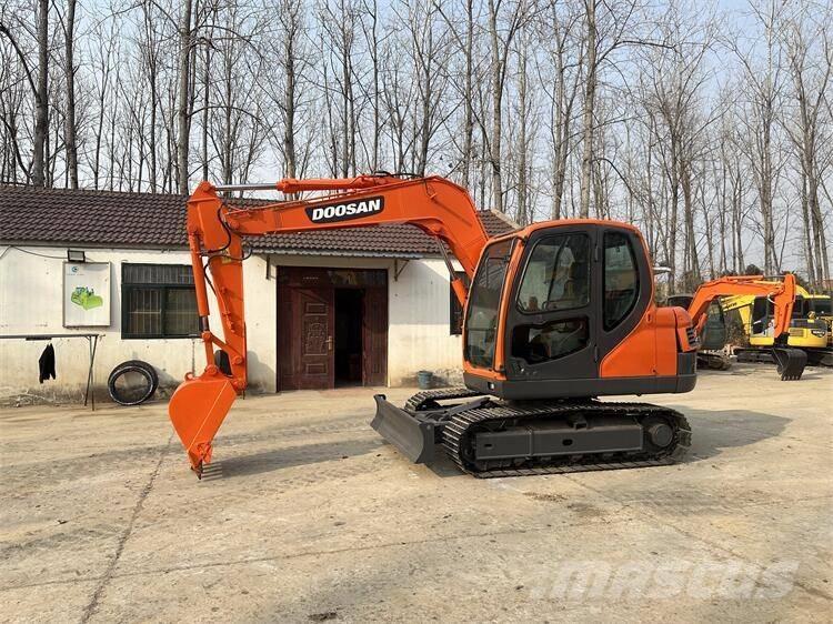 Doosan DX75 Верижен екскаватор