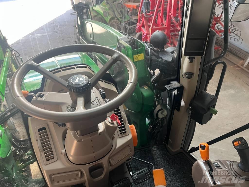 John Deere 6120 M Трактори