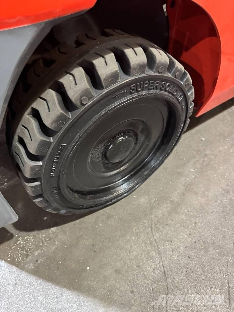 Toyota 8 FGCU 30 Вилични кари-повдигачи - други