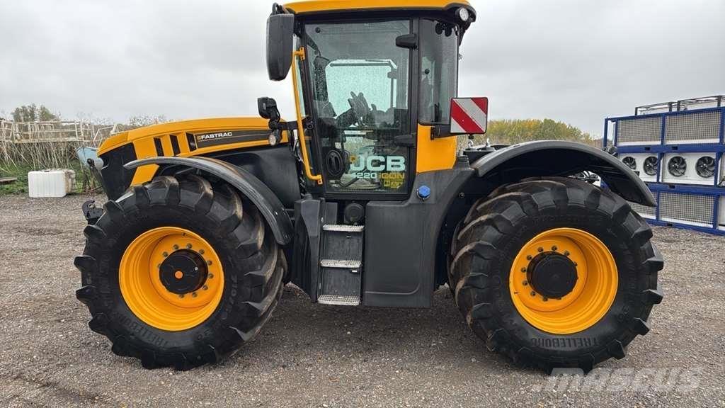 JCB Fastrac 4220 Трактори