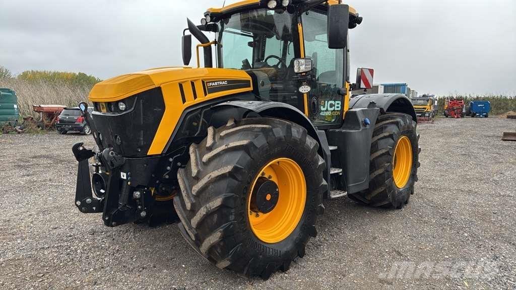JCB Fastrac 4220 Трактори