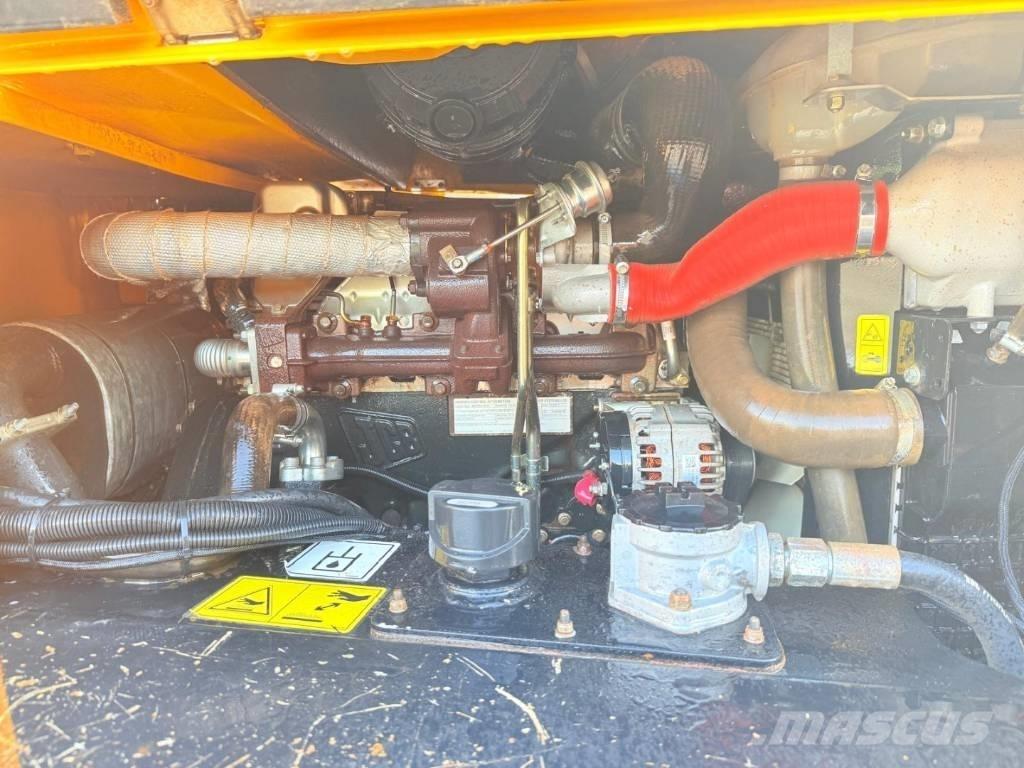 JCB 6 T Странични самосвали