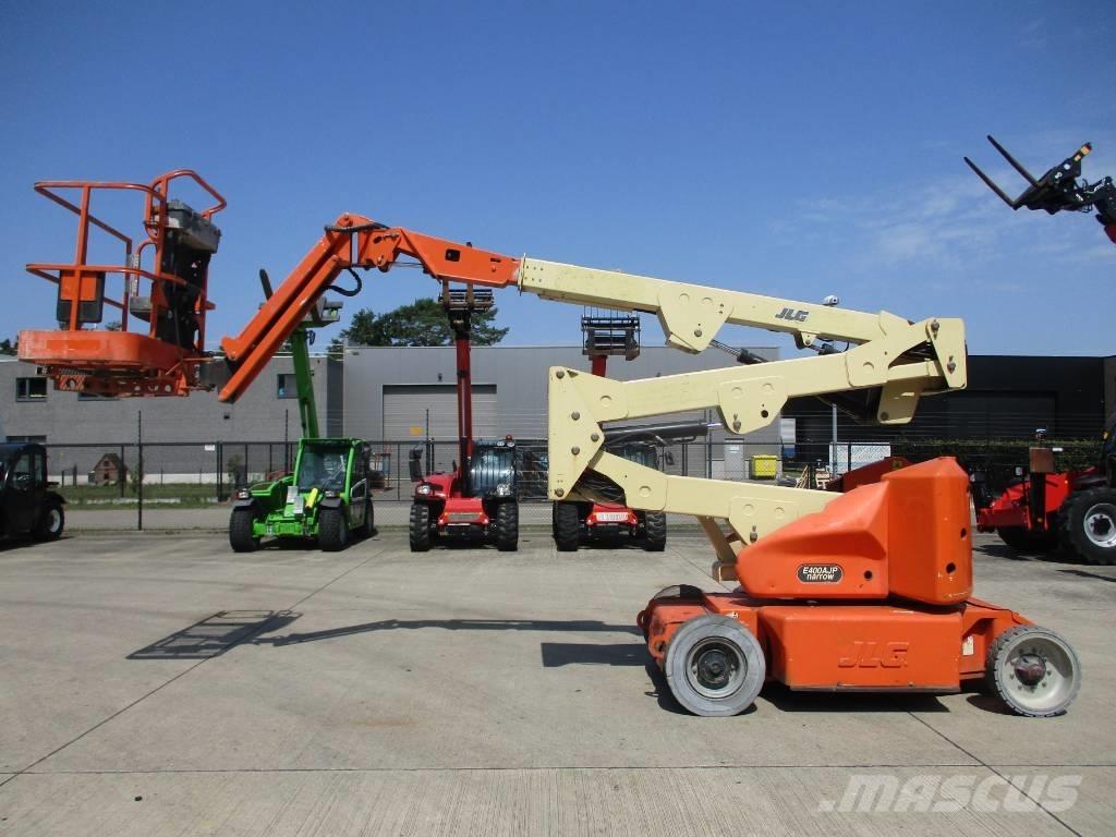 JLG E400 AJPN (687) Компактни самоходни стрелови подемници
