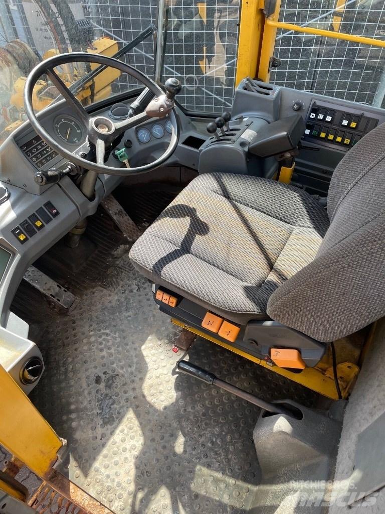 Volvo L120B Колесни товарачи