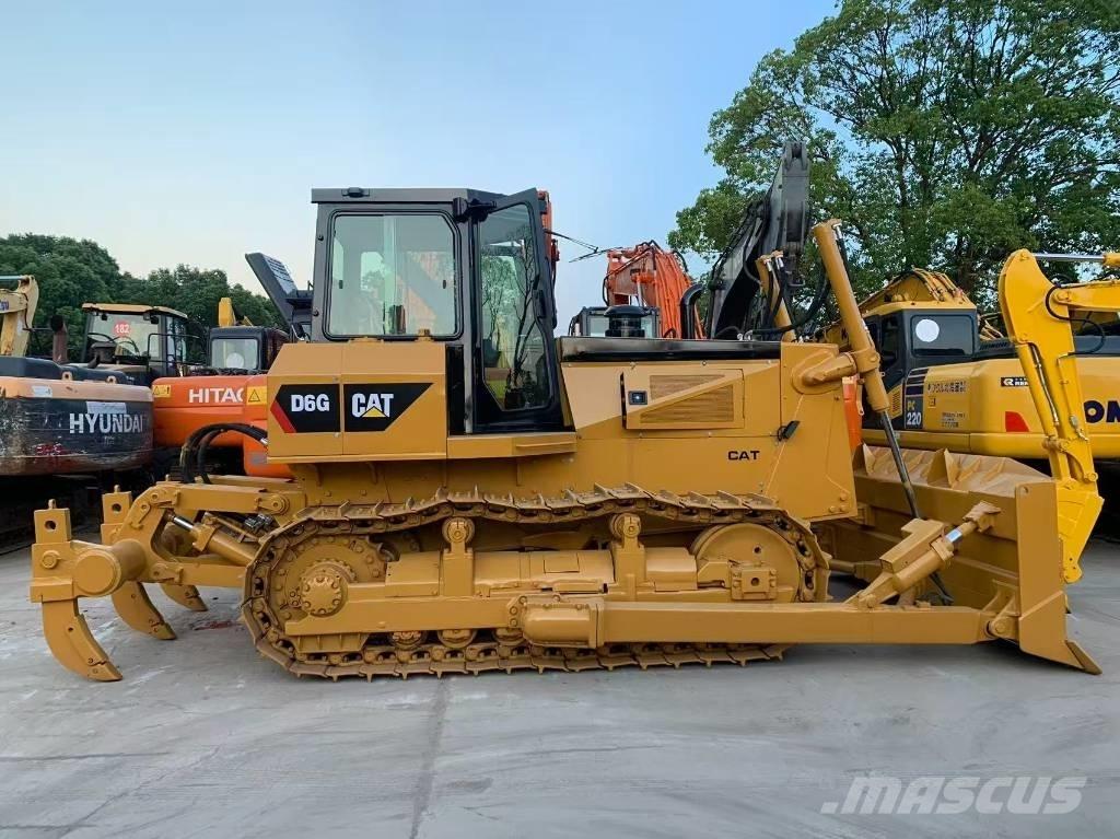 CAT D 6 G Верижни булдозери
