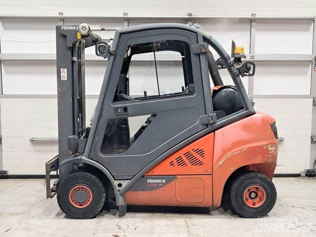 Linde H25T-02 Камиони с АГУ