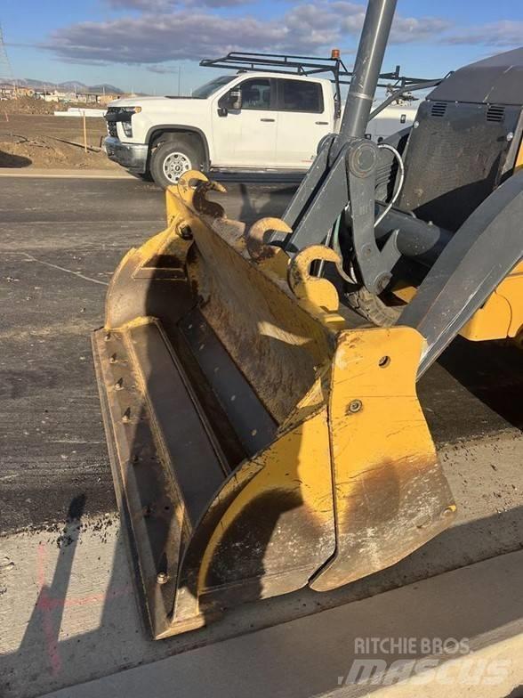 John Deere 310 Товарач със заден ексватор