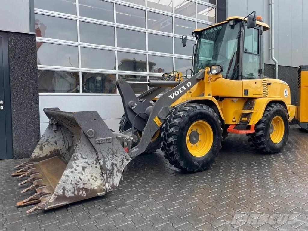 Volvo L30G Колесни товарачи