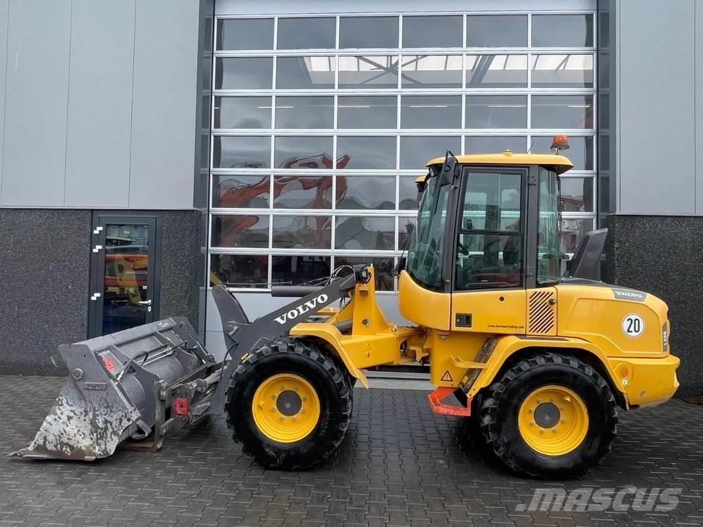 Volvo L30G Колесни товарачи