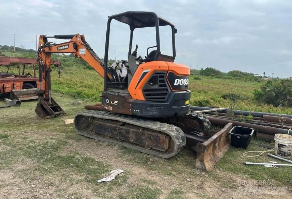 Doosan DX50 Верижен екскаватор