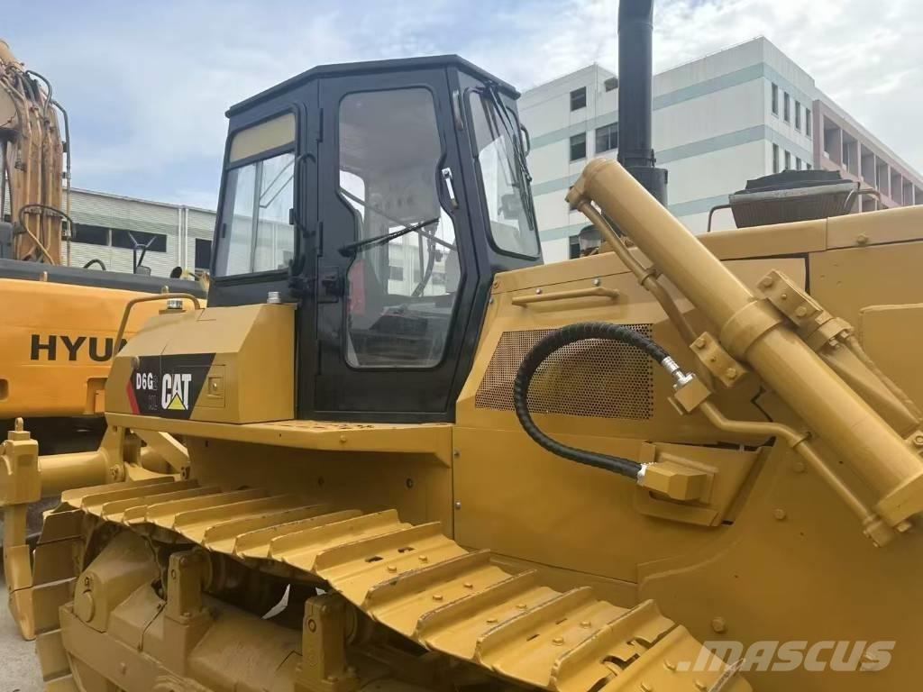 CAT D 6 G Верижни булдозери
