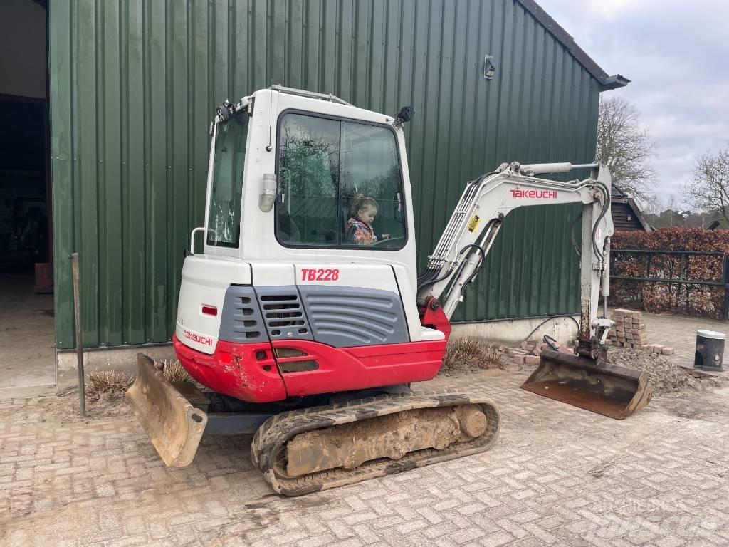 Takeuchi TB 228 Мини екскаватори < 7 т