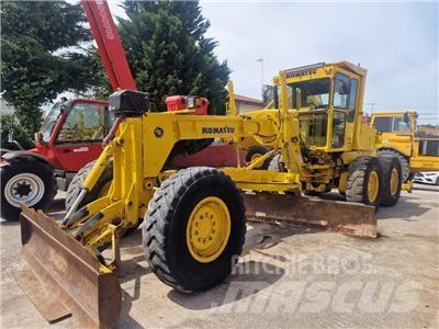Komatsu GD 521 A-1 Грейдери
