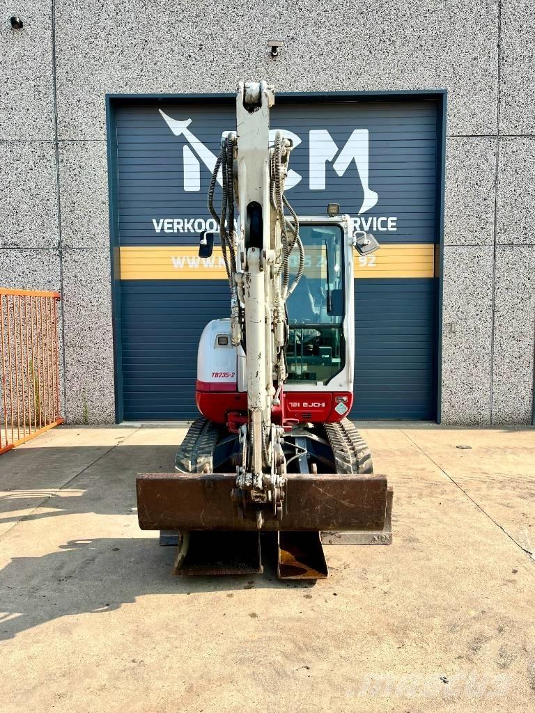 Takeuchi TB 235 Мини екскаватори < 7 т