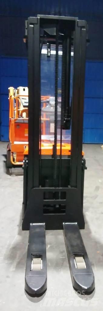BT SPE 160 Колички високоповдигачи с теглич