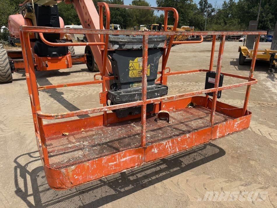 JLG 1250 AJP Съчленени стрелови подемници