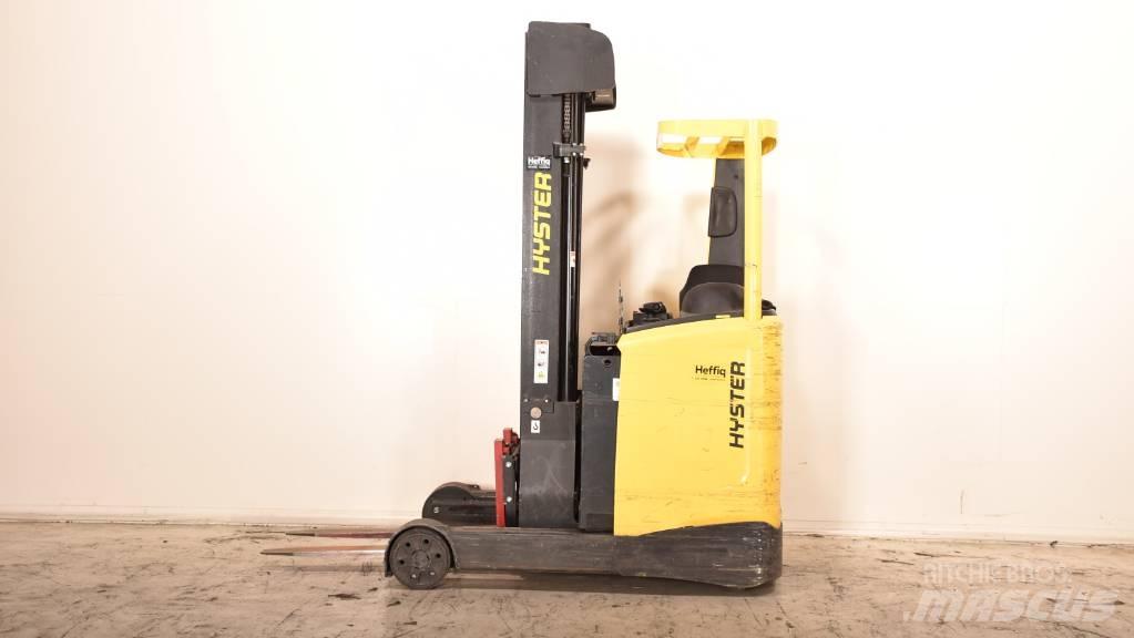 Hyster R 1.6 Ретрак/ Високоповдигач с изместване на вилката напред