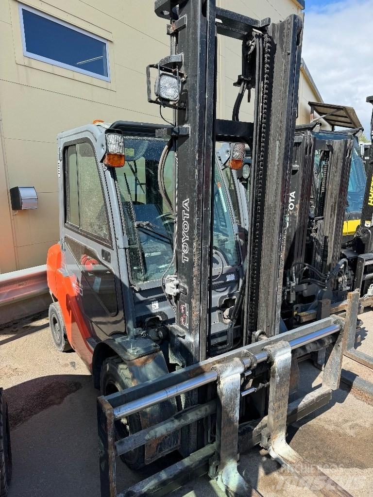 Toyota 02-8FDF30 Дизелови камиони