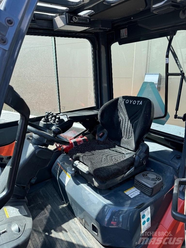 Toyota 02-8FDF30 Дизелови камиони