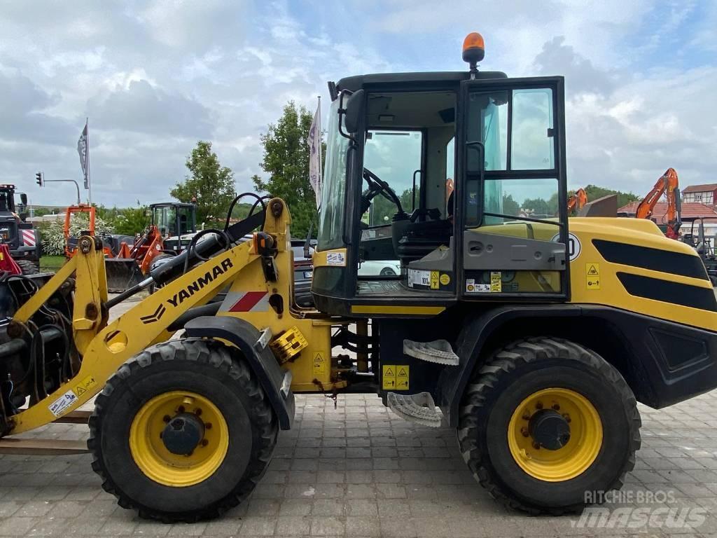 Yanmar V100 Колесни товарачи