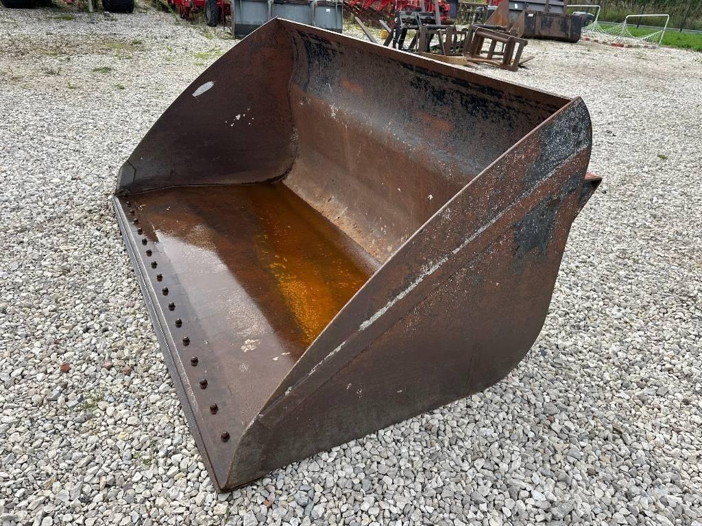  ŁYŻKA MANITOU 2,4 M Други товарещи и копаещи и аксесоари