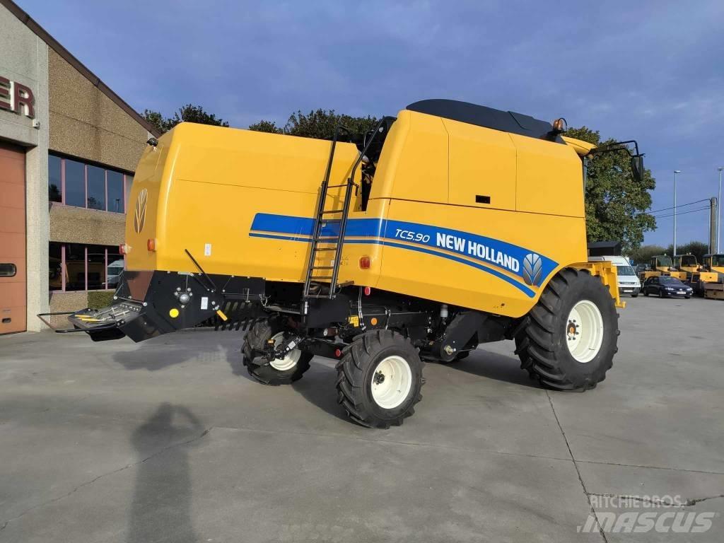 New Holland TC 5.90 Комбайни