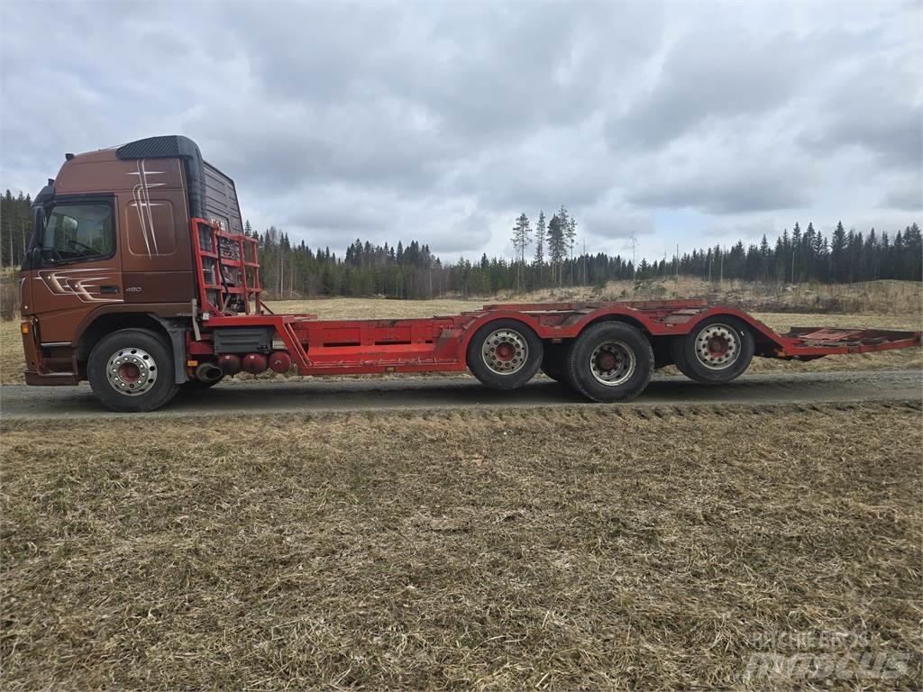 Volvo FM12 8x2 Камиони за превоз на горски машини
