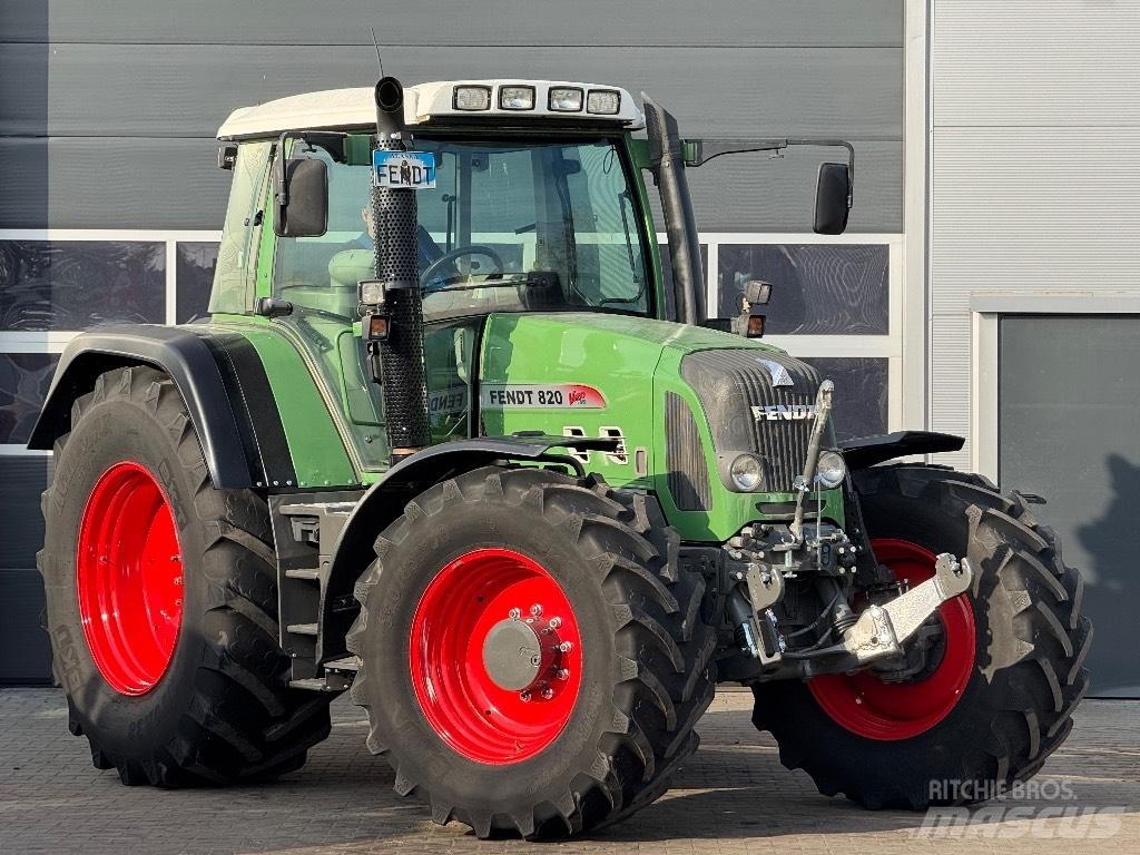 Fendt 820 Vario TMS Трактори