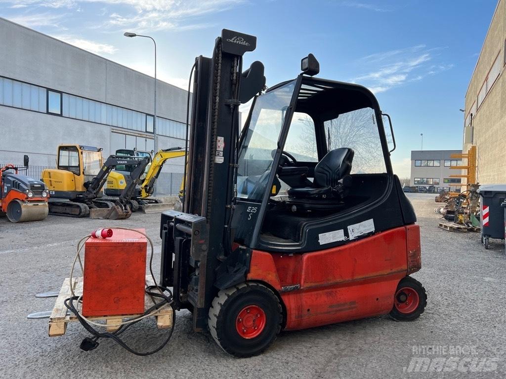 Linde E 25 Електрически вилични кари-повдигачи