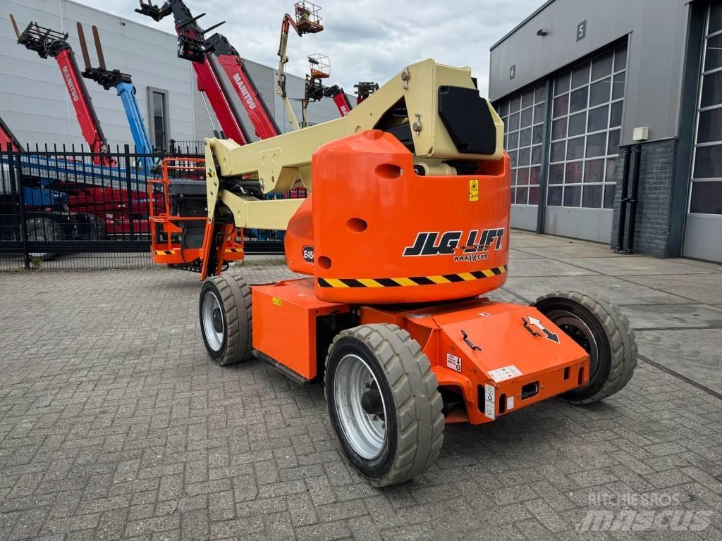 JLG E 450 AJ Съчленени стрелови подемници