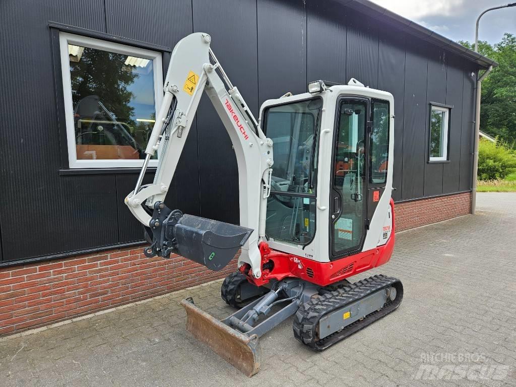 Takeuchi TB 216 Мини екскаватори < 7 т