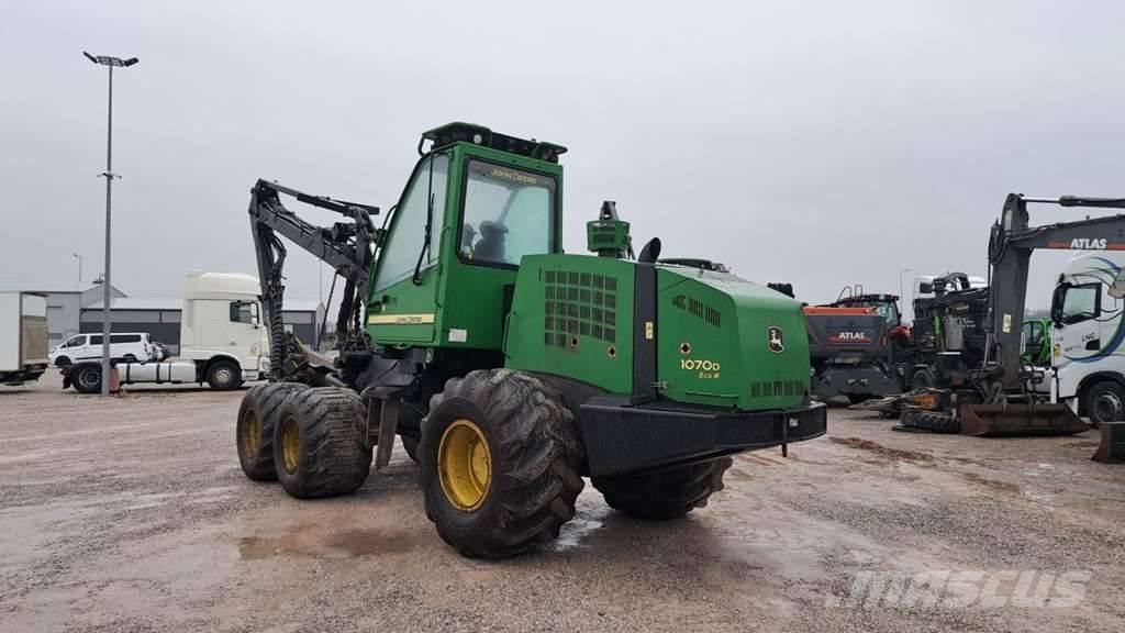 John Deere 1070 D Харвестери