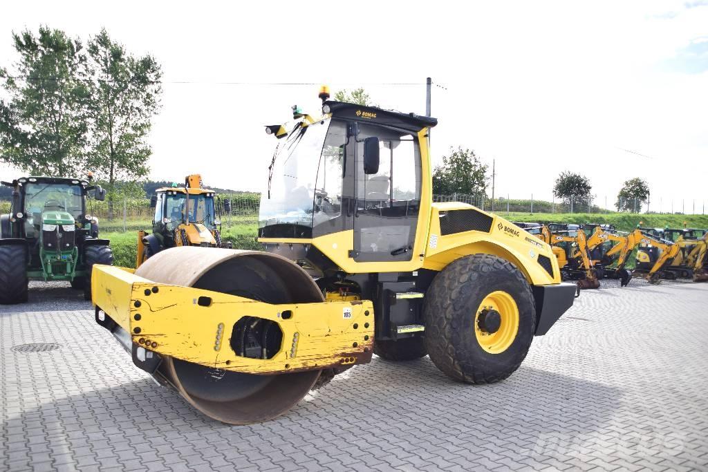 Bomag BW 213 DH Еднобарабанни ролки
