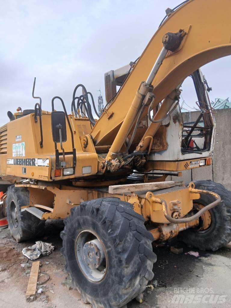 Liebherr A 316 Предаване