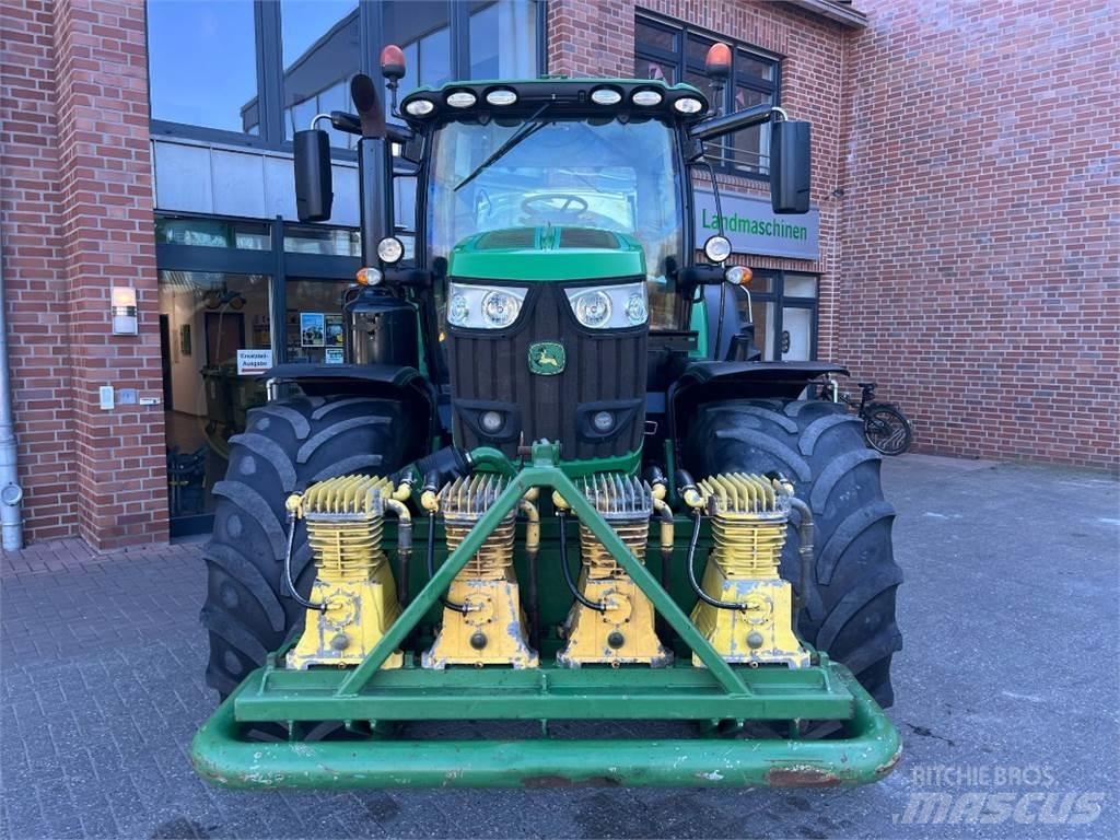 John Deere 6215R Трактори