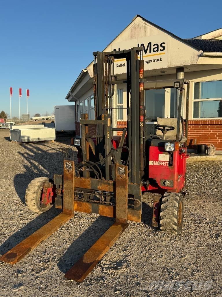 Moffett M4 25.3 Дизелови камиони