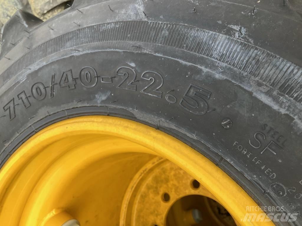 Nokian 710/40-22,5 Гуми
