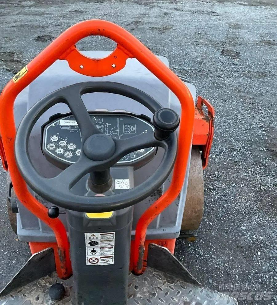 Hamm HD 12 VV Двойни барабанни ролки
