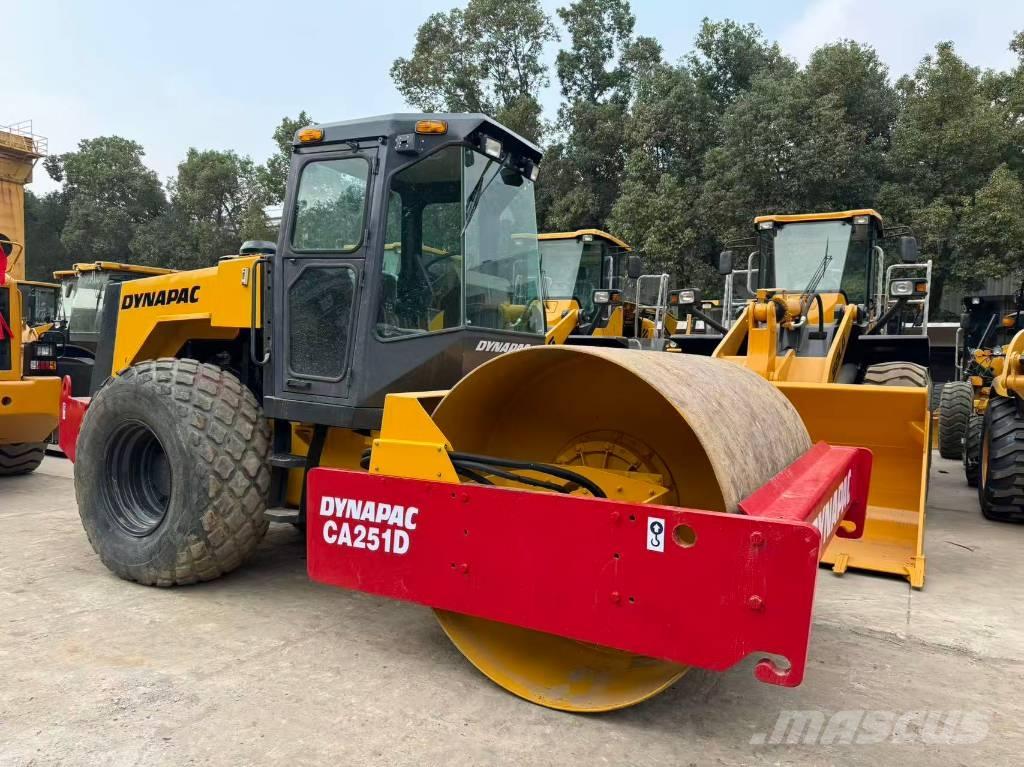 Dynapac CA251D Еднобарабанни ролки

