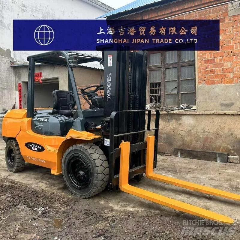 Toyota 5 ton Дизелови камиони