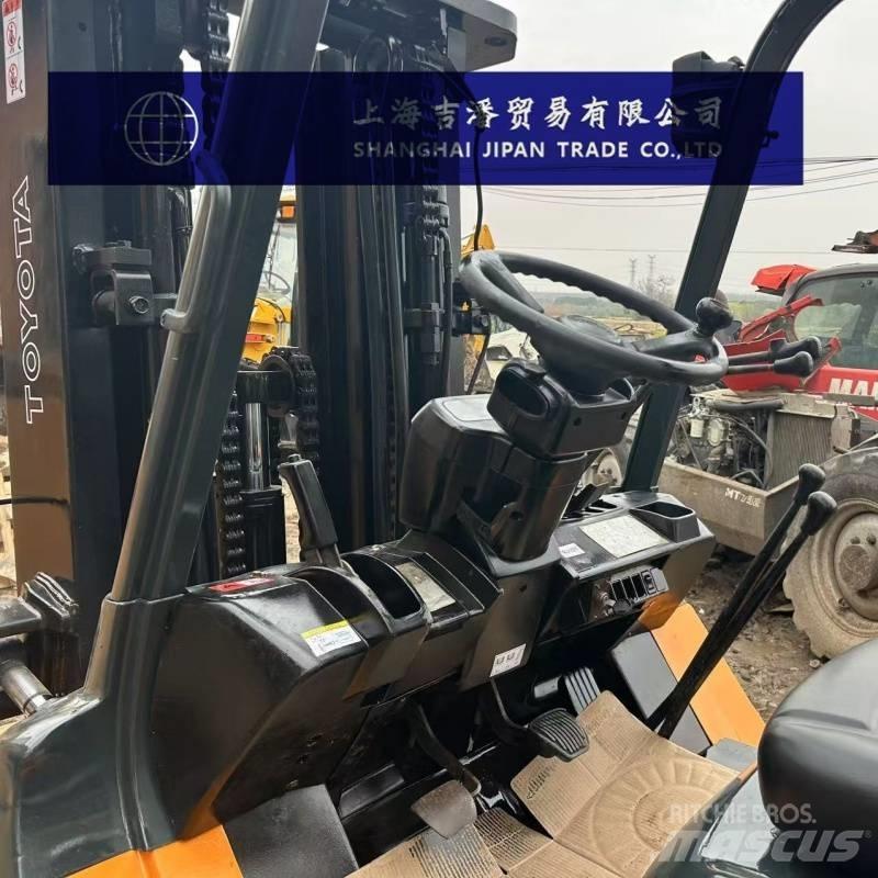 Toyota 5 ton Дизелови камиони
