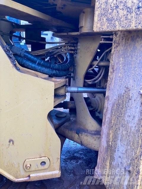 CAT 980 F Колесни товарачи