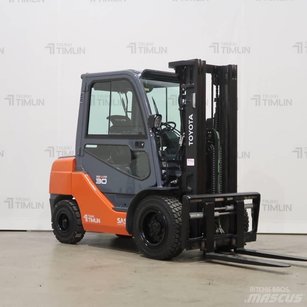 Toyota 02-8FDF30 Дизелови камиони